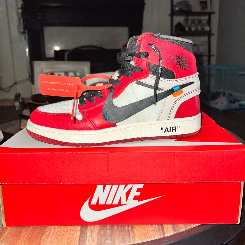 Nike Air Jordan 1 Retro High Off-White Chicago